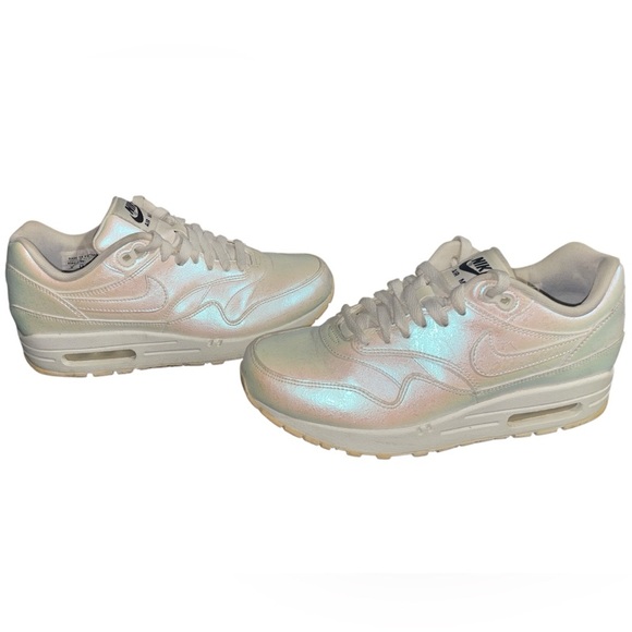 Nike Women's Iridescent AirMax - Picture 1 of 5